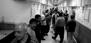 Evin_11 دادستان تهران روز سه شنبه اعلام کرده بود۹۰ نفر از محکومانی که مورد عفو قرار گرفته اند در حال گذارندان دوران زندان خود هستند اما اعلام نشد که 40 زندانی دیگر ازمجموع 130 زندانی مورد عفو واقع شده اگر در حال گذراندن دوران حبس خود نیستند کجا و چه کسانی هستند.