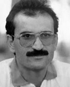 Gholamreza_Khorsavi غلامرضا خسروی سوادجانی در حال حاضر در بند 350 زندان اوین و هم بندی وکیلش(عبدالفتاح سلطانی) است. به گفته یک منبع نزدیک به پرونده وی که هفته گذشته با کمپین مصاحبه کرده است این این زندانی از سال ۸۶ تا کنون به مدت ۴۰ ماه در سلول انفرادی بوده و تحت بیشترین فشارهای روحی و جسمی بازجویان و قاضی حیدری فر برای اعتراف به مسائل خلاف واقع بوده است.