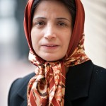 آقای خندان به کمپین گفت که دوشنبه با همسرش صحبت کرده اما او از شنیدن حکم متعجب نشده است: « دوشنبه تماس گرفت و من حکمش را اعلام کردم. خیلی برایش غیرمنتظره نبود. از اول هم گفته بودند چنین حکمی خواهند داد. او در مورد محرومیت های تکمیلی پرسید که من به او اعلام کردم. نکته ای که جدید بود و وکلایش این مساله را مطرح کردند این بود که مجازات های تکمیلی وی از امروز شروع نمی شود بلکه از زمانی که زندان تمام شود آغاز می شود.» -عکس: سایت کسوف