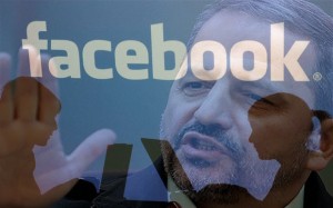 facebook_police سرتیپ اسماعیل احمدی مقدم، فرمانده نیروی انتظامی نیز در فروردین ماه 1390 فیس بوک و توتیتر را محل جمع آوری و سازماندهی ناراضیان، مجرمان و سرویس های خارجی عنوان کرده بود که باید با آن مقابله شود.