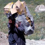 یک کولبر در یکی از نواحی مرزی - عکس: شیرکوجهانی، کمپین بین المللی حقوق بشر در ایران