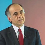 صادق صبا به کمپین گفت: «اینها یک برنامه ای دارند که یک عده ای را مجبور کنند که اعتراف کنندکه کارمند بی بی سی هستند یا با بی بی سی همکاری می کنند. ما می گوییم این بی اساس است و محکومش می کنیم و ما کسی را در ایران نداریم.» منبع عکس: بی بی سی فارسی