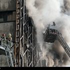 آتش سوزی و سقوط پلاسکو؛ سوء مدیریت و بی توجهی به هشدارها نماد تجاری تهران را به مدفن آتش‌نشان‌ها تبدیل کرد