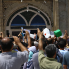اعتراضات مردم خرمشهر در محل نماز جمعه به کمبود آب برای زندگی روزانه