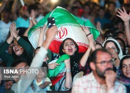 علی معینی روانه زندان شد: اجرای حکم یک‌ساله برای پخش بازی‌های جام جهانی بدون تفکیک جنسیتی در اصفهان