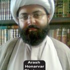 آرش هنرور شجاعی روحانی زندانی در مرخصی: یک سال زندان برای پوپولیست خواندن آیت الله خمینی