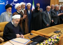 رونمایی «منشور حقوق شهروندی» روحانی بدون ضمانت اجرایی: تحقق یک وعده انتخاباتی برای انتخاباتی دیگر
