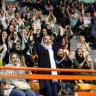 حضور چند صد تن از زنان در مسابقه والیبال؛‌ نگرانی از تحریم فدراسیون جهانی والیبال یا تحقق وعده روحانی؟