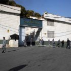 ۱۸ شهروند معترض در مقابل زندان اوین به حبس‌های تعلیقی و تعزیری محکوم شدند