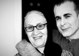 ممنوع الخروجی مادر، برادر و خواهر بهمن قبادی: «هیچ کجای دنیا مادر ۸۰ ساله را نگه نمی‌دارند»