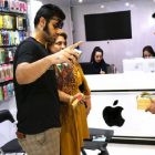 همزمان با اجرای طرحی برای ثبت تلفن‌های آیفون، دو فروشگاه ارائه محصولات شرکت اپل در تهران تعطیل شدند
