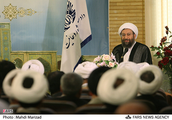 رئیس قوه قضائیه همان روز گفت که «قوه قضاییه را مبرا از تسامح بدانید زیرا دستگیری سران فتنه نیز برای ما مقولهی خاصی نیست اما تابع مصالح نظام است و در زمان خود نیز این کار انجام خواهد شد.»