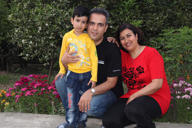 آزیتا رفیع‌زاده شهروند بهایی و خانواده‌اش