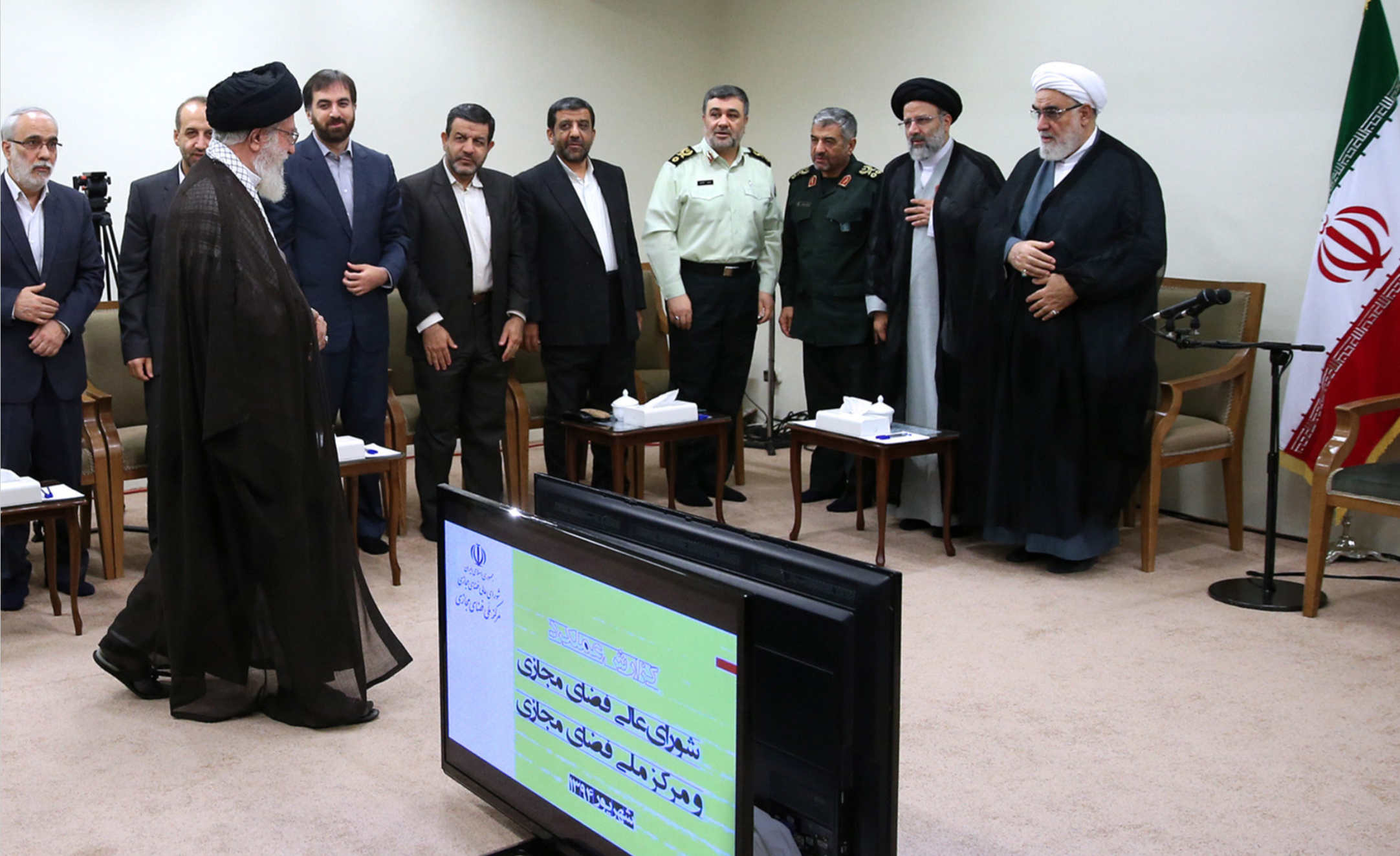 دیدار اعضای شورای عالی فضای مجازی با علی خامنه‌ای رهبر جمهوری اسلامی برای دریافت راهنمایی و مشورت از او.