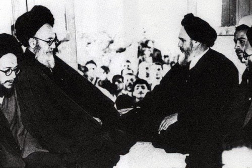 آیت الله کاظم شریعتمداری، آیت الله منتظری، آیت الله صادق روحانی، سید حسن قمی، سید محمد روحانی و سید محمد شیرازی همگی از روحانیان بلندپایه ای هستند که به عنوان مراجع تقلید پیروانی داشتند و همگی از نخستین قربانیان سرکوب و حذف با استفاده از روش های "حصر در خانه" و یا "بازداشت و نگهداری در خانه امن"به شمار می روند که برخی از آن ها حتی درجریان "حصر" یا"بازداشت در خانه های امن"جان باخته اند.