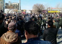 اعتراض به وضعیت اقتصادی در چند شهر ایران و خشونت پلیس علیه معترضان