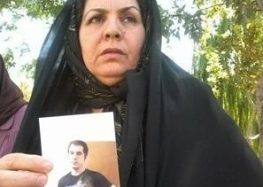 اعتصاب غذای مادرحسین رونقی ملکی در اعتراض به وضعیت وخیم سلامت پسرش در زندان