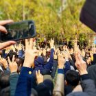 طرح گسترده درخواست پایان دادن به رفع حصر منتقدان سیاسی در مراسم تشییع جنازه آیت‌الله هاشمی رفسنجانی