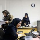 تصویب لایحه کاهش ساعت کار زنان: تلاش مجلس ایران برای بازگرداندن زنان به نقش‌های مراقبتی و سنتی