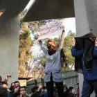 احضار ۴۱ دانشجوی بازداشت‌شده دانشگاه‌ تهران در اعتراضات دی‌ماه به دادسرا و دادگاه‌انقلاب