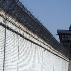 متن کامل نامه هاشم خواستار معلم زندانی در زندان وکیل آباد:زندانیان را برهنه بازرسی می کنند؛خوابیدن زندانیان جلوی توالت و روی پله ها