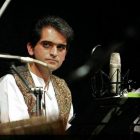 عزیز قاسم‌زاده، معلم هنرمند گیلانی پس از اجرای موسیقی زنده در کلاس درس به یک سال تبعید محکوم شد